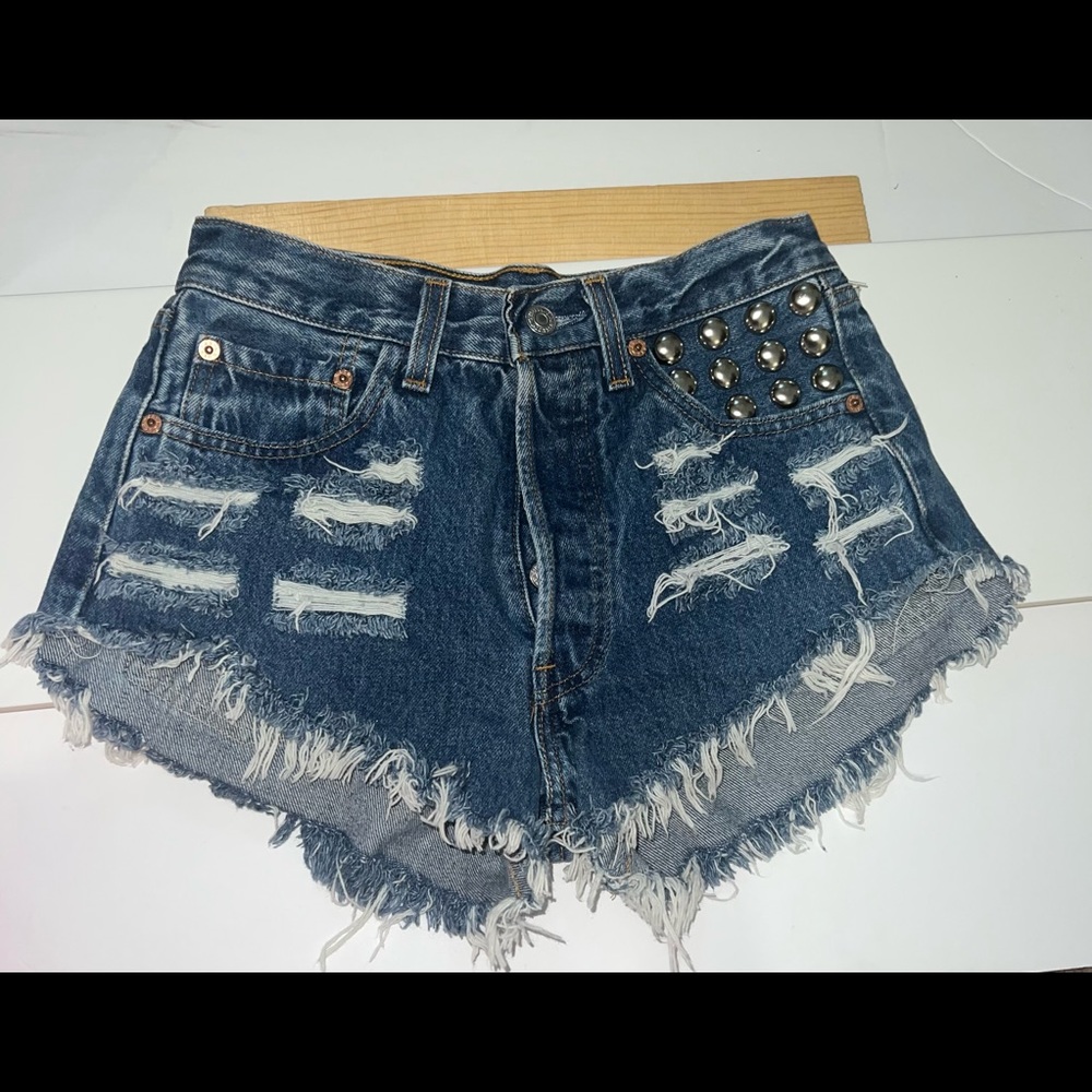 DARK BLUE DISTRESSED STUDDED LEVIS SHORTS